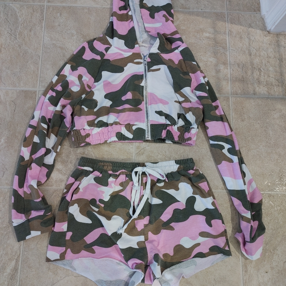 Crop top jacket an shorts jogger